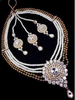 Stonestudded Jewelry Set